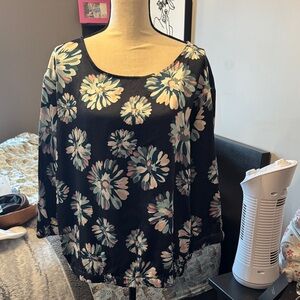 Chic Navy Floral‎ Women's Blouse